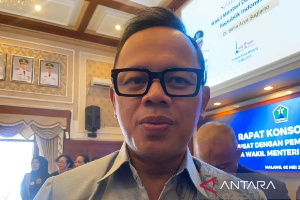 Wamendagri Kritik Wacana Barak TNI untuk Siswa Bermasalah